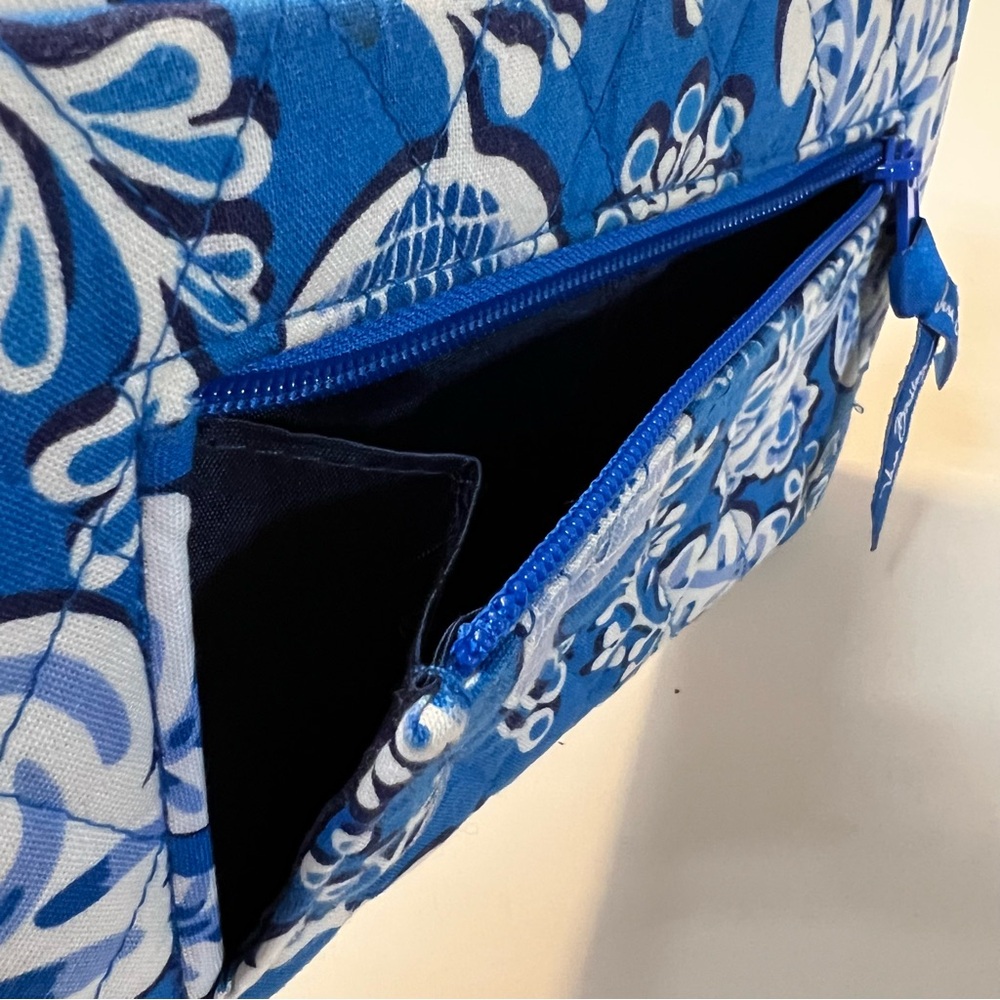 Vera Bradley Women’s Blue White Floral Lagoon Pattern opera style Clutch Wallet - Picture 10 of 14